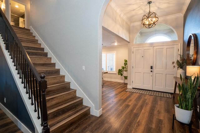 684 W Chennault Avenue, Clovis, CA 93611