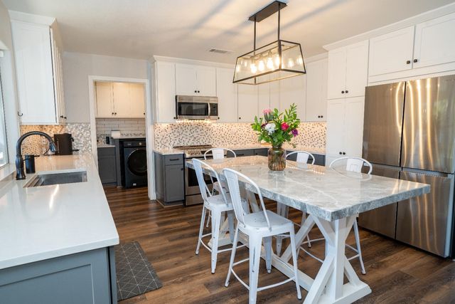 684 W Chennault Avenue, Clovis, CA 93611