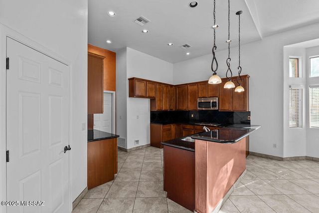 203 E Brearley Drive, Oro Valley, AZ 85737