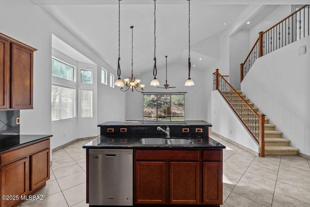 203 E Brearley Drive, Oro Valley, AZ 85737