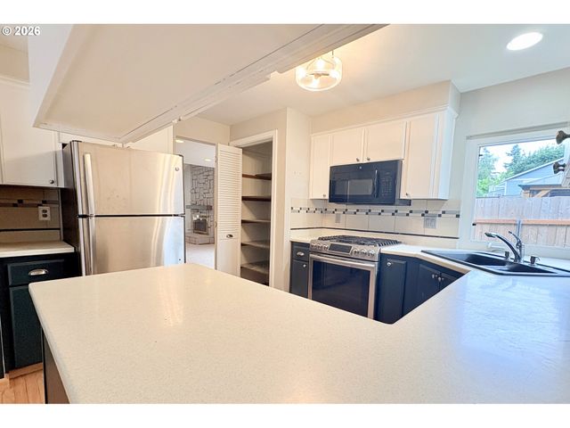 14117 Sw FANNO CREEK Pl, Portland, OR 97224