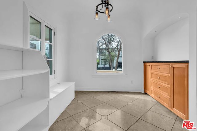 6131 W 5th Street, Los Angeles, CA 90048