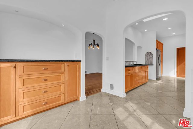 6131 W 5th Street, Los Angeles, CA 90048