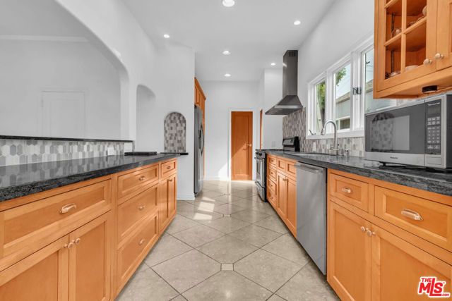 6131 W 5th Street, Los Angeles, CA 90048