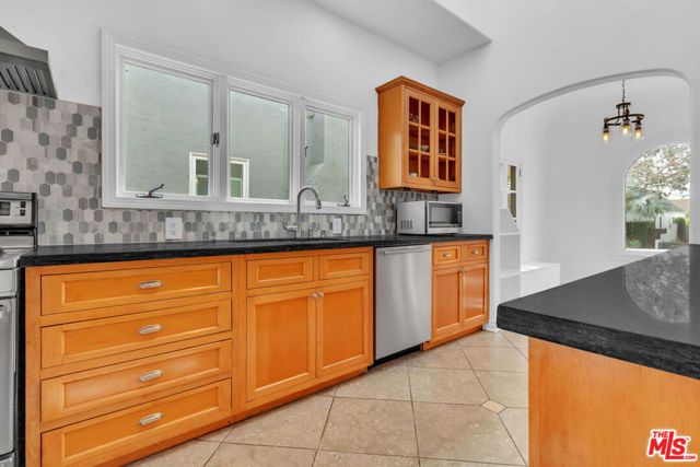 6131 W 5th Street, Los Angeles, CA 90048