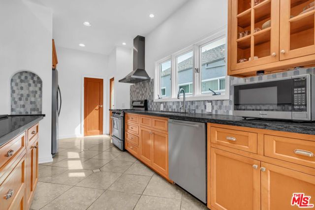 6131 W 5th Street, Los Angeles, CA 90048