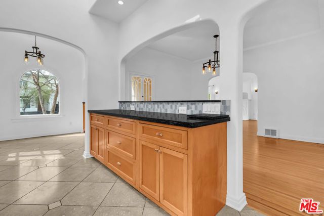 6131 W 5th Street, Los Angeles, CA 90048