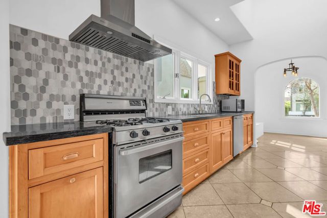 6131 W 5th Street, Los Angeles, CA 90048