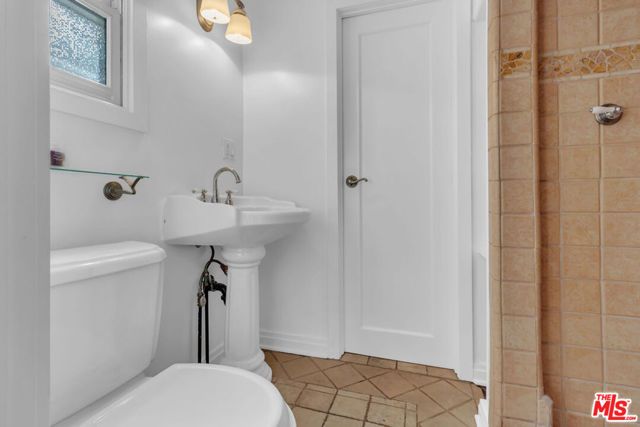 6131 W 5th Street, Los Angeles, CA 90048