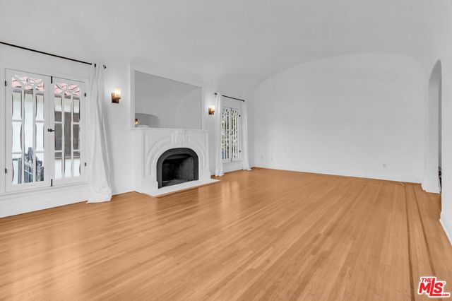 6131 W 5th Street, Los Angeles, CA 90048