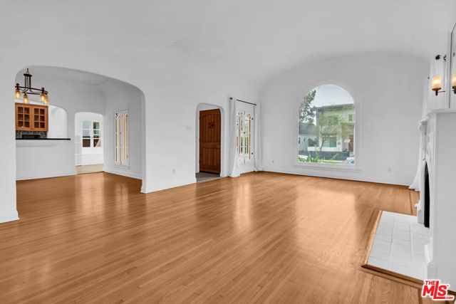 6131 W 5th Street, Los Angeles, CA 90048