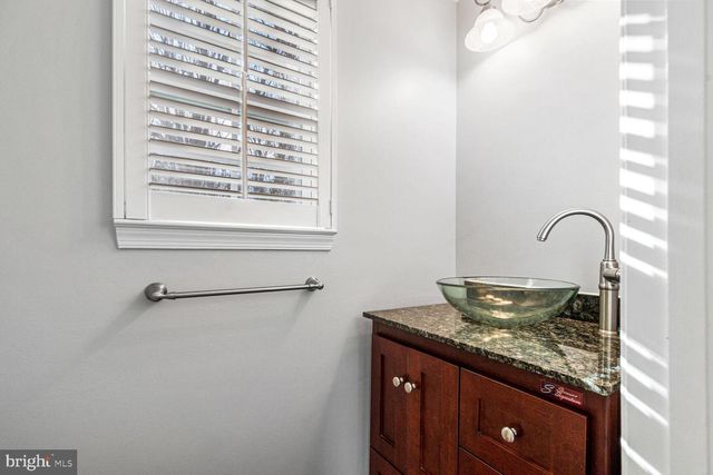 17020 BRIARDALE, Rockville, MD 20855