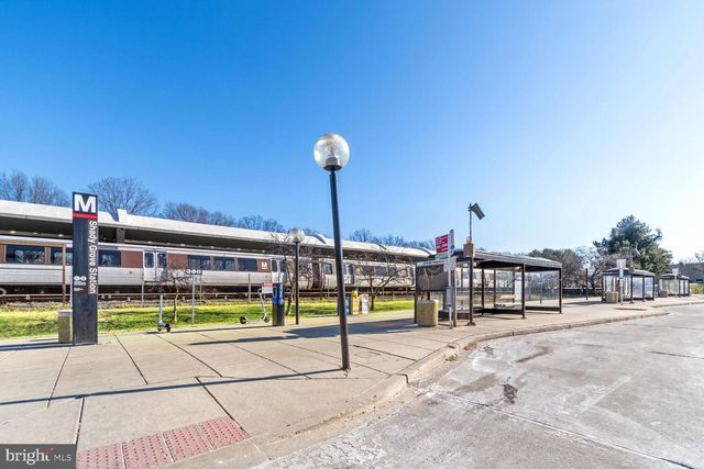 17020 BRIARDALE, Rockville, MD 20855