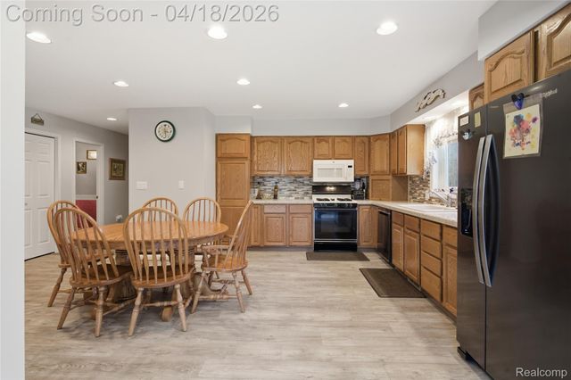 21568 Cass Street, Farmington Hills, MI 48335