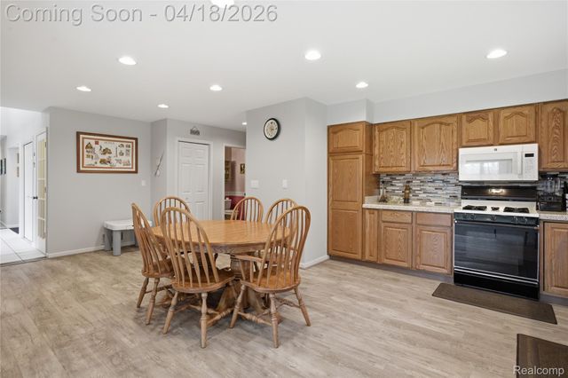 21568 Cass Street, Farmington Hills, MI 48335