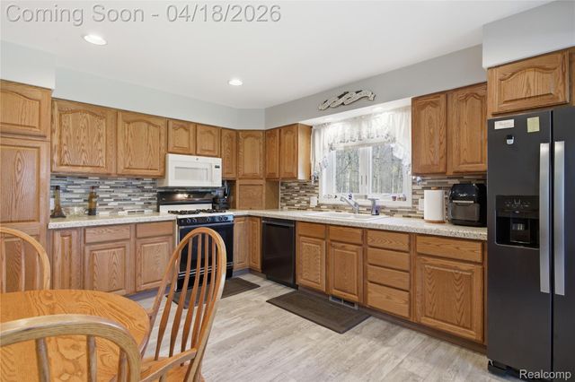 21568 Cass Street, Farmington Hills, MI 48335
