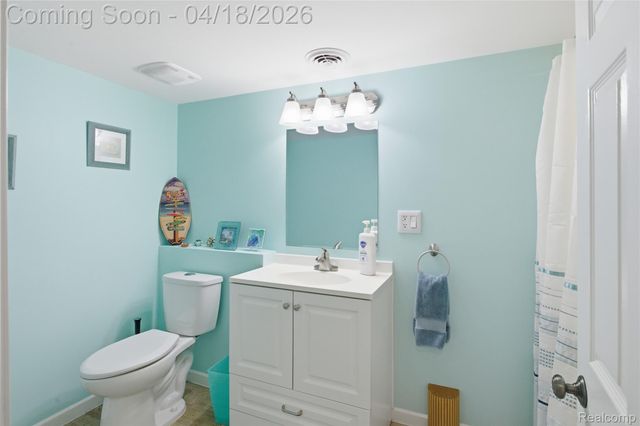 21568 Cass Street, Farmington Hills, MI 48335