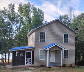 104 Lakehill Road, Fair Play, SC 29643