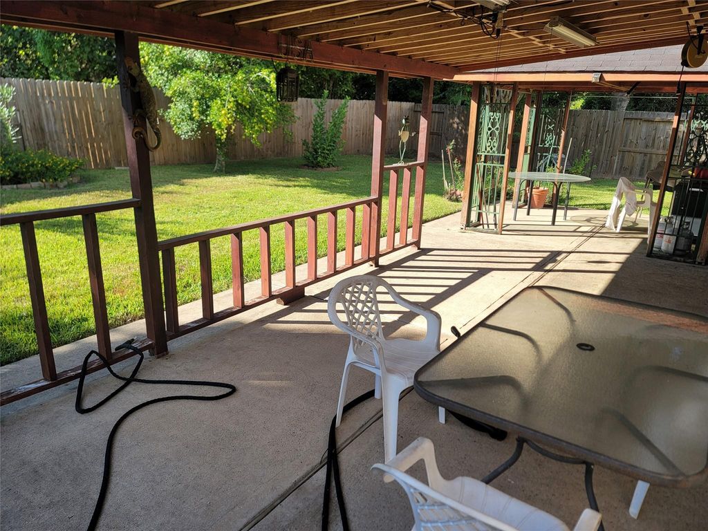 Image 2 of property listing at 10106 Antelope Alley, Missouri City, TX 77459