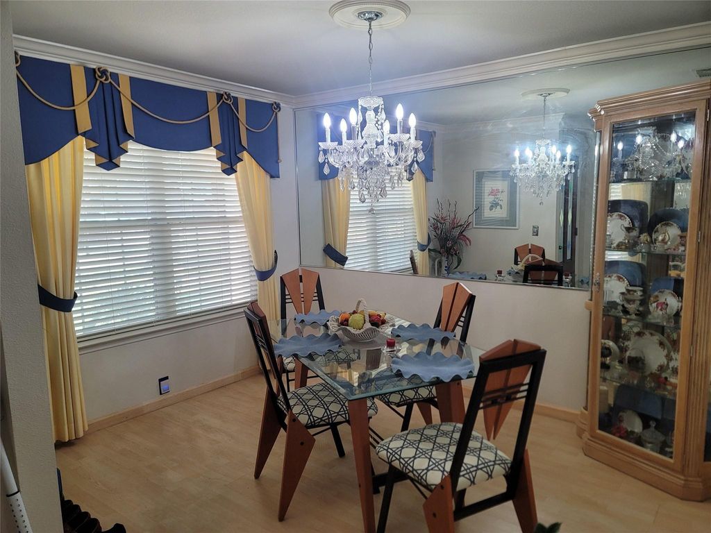 Image 5 of property listing at 10106 Antelope Alley, Missouri City, TX 77459