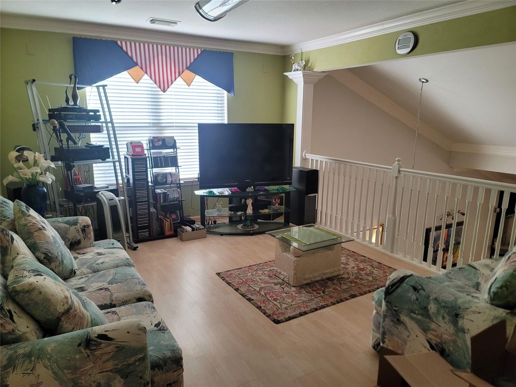 Image 7 of property listing at 10106 Antelope Alley, Missouri City, TX 77459