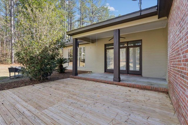 10 Magnolia Crossing Rd., Sumrall, MS 39482