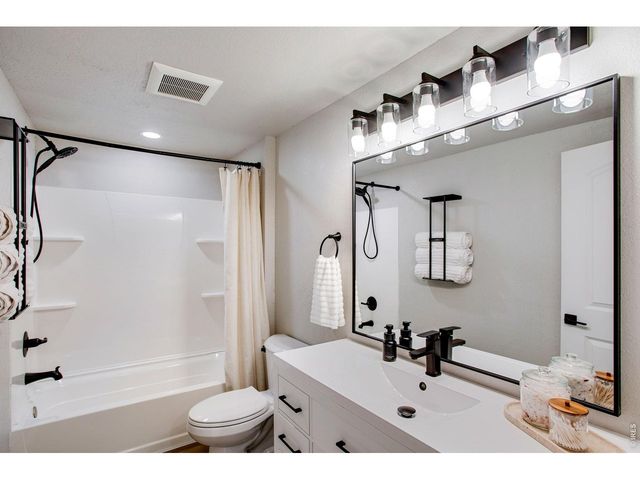 1380 S Kings Crown Dr, Milliken, CO 80543