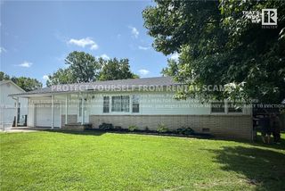 1 Montgomery Street, Fayetteville, AR 72701