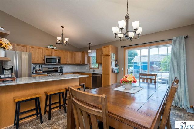 104 Bunker Court, Mankato, MN 56001