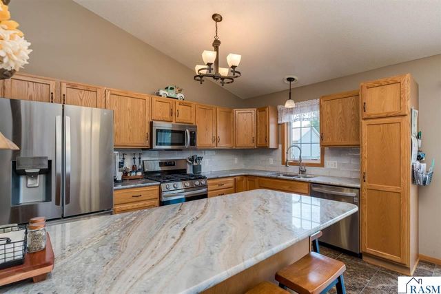 104 Bunker Court, Mankato, MN 56001