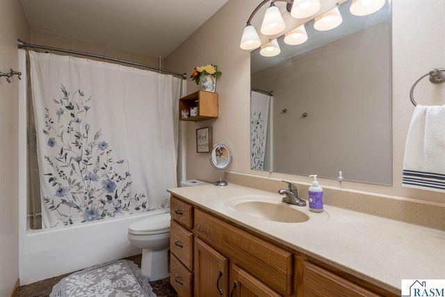 104 Bunker Court, Mankato, MN 56001