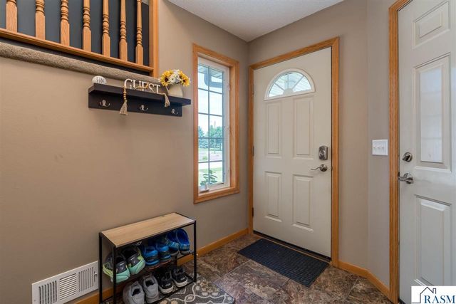 104 Bunker Court, Mankato, MN 56001