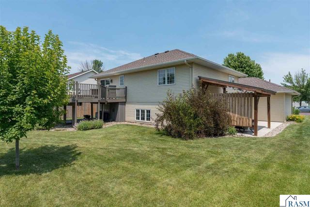 104 Bunker Court, Mankato, MN 56001