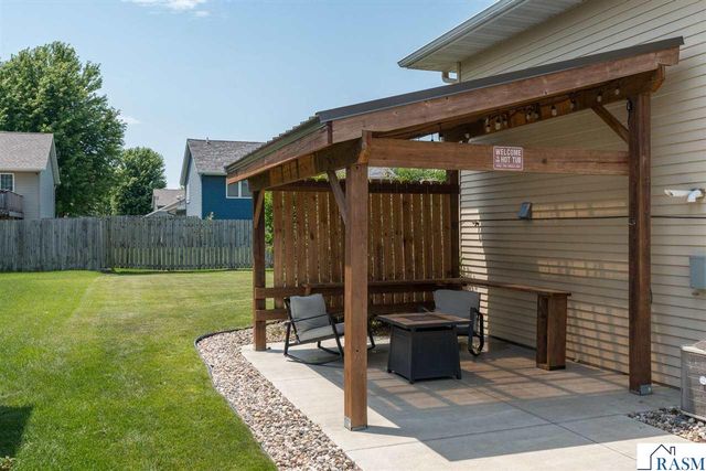 104 Bunker Court, Mankato, MN 56001