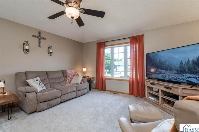 104 Bunker Court, Mankato, MN 56001