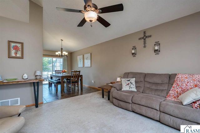 104 Bunker Court, Mankato, MN 56001