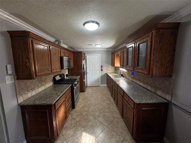 520 Westside Court, Pasadena, TX 77502