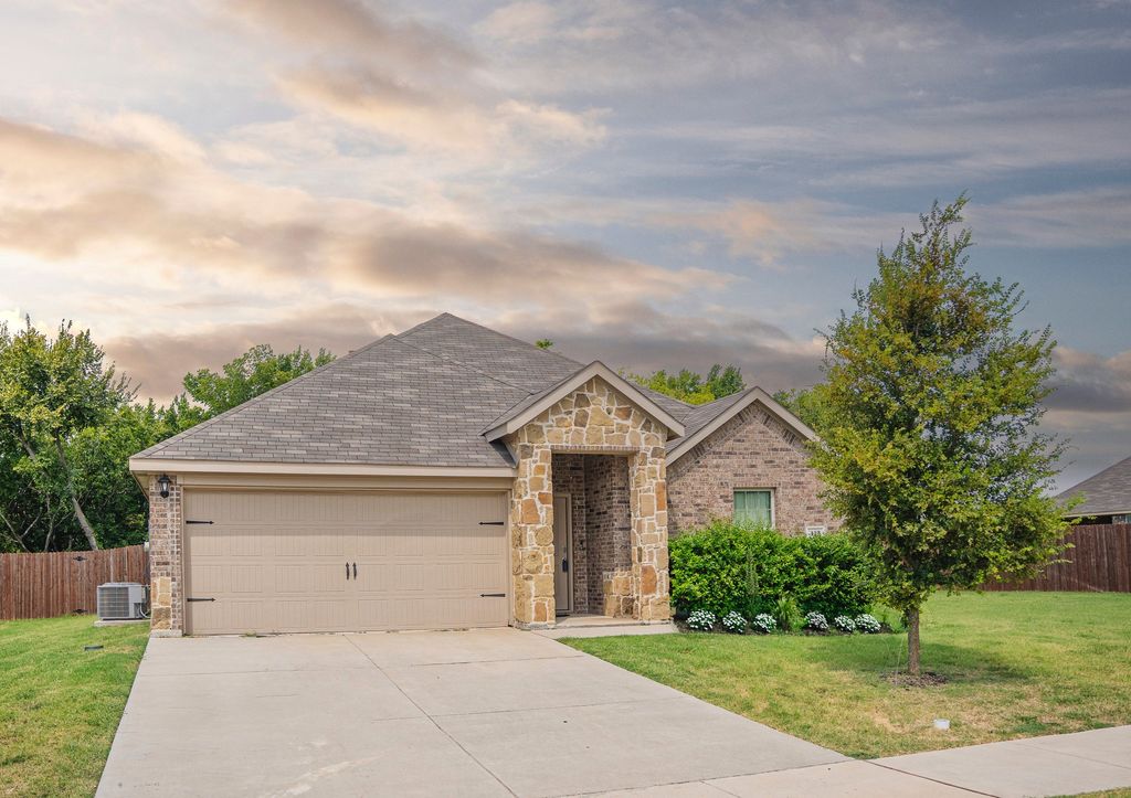 413 Unbridled Road, Waxahachie, TX 75165