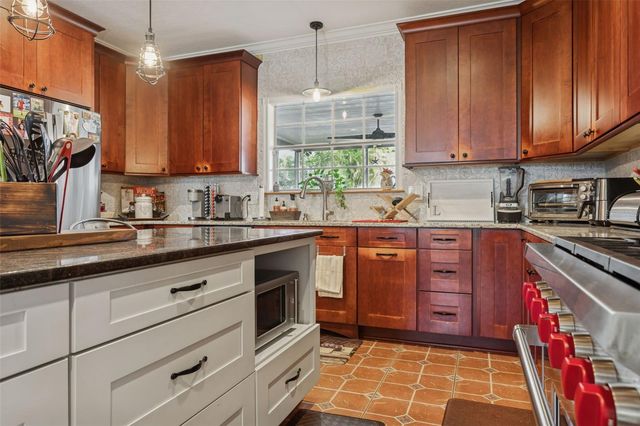 2603 N RIDGEWOOD AVENUE, Tampa, FL 33602