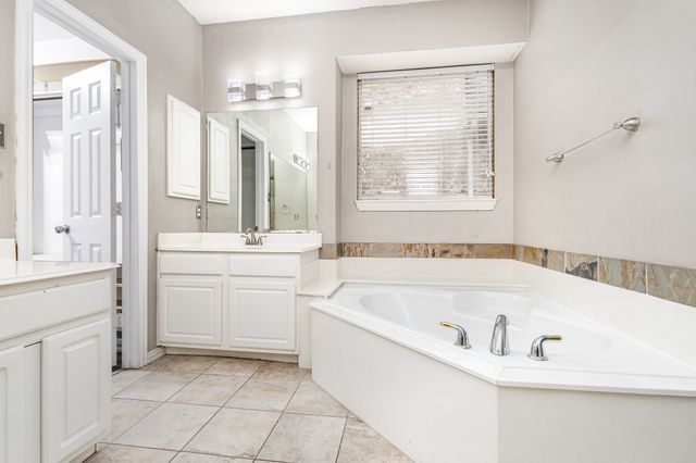 9213 Royal Burgess Drive, Rowlett, TX 75089