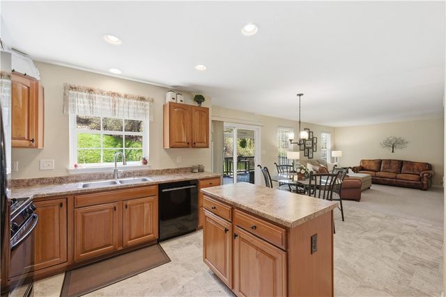 155 Broadstone Drive, Adams Twp, PA 16046