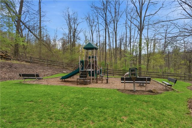 155 Broadstone Drive, Adams Twp, PA 16046