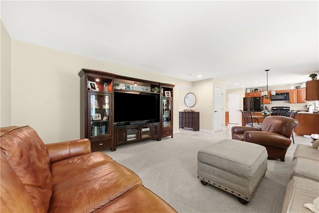 155 Broadstone Drive, Adams Twp, PA 16046