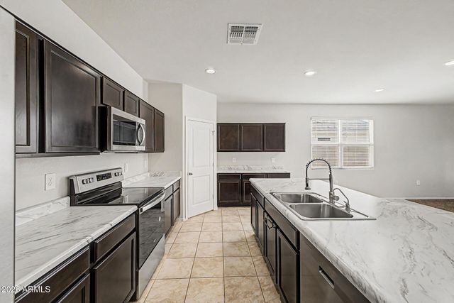 1302 W RAYMOND Avenue, Coolidge, AZ 85128
