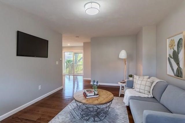 350 South Rd 2, Bedford, MA 01730