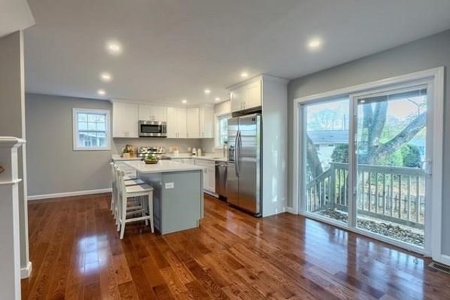 350 South Rd 2, Bedford, MA 01730