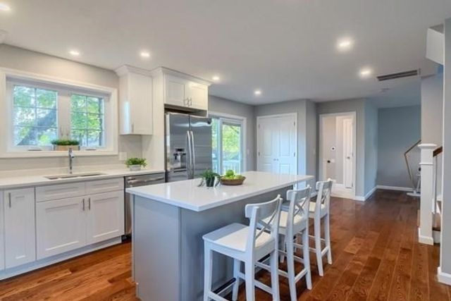 350 South Rd 2, Bedford, MA 01730