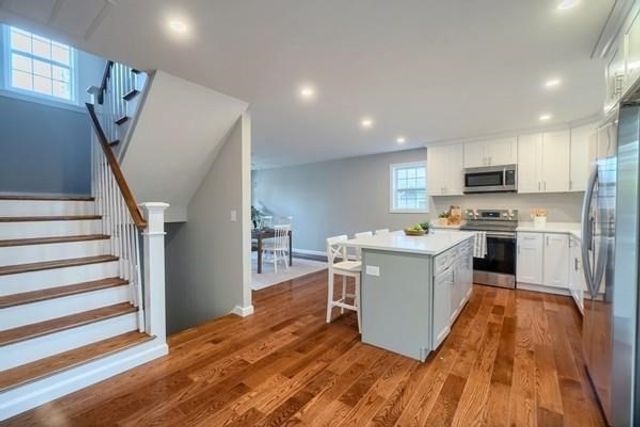 350 South Rd 2, Bedford, MA 01730