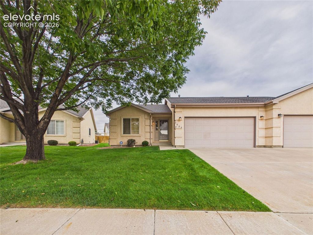 2025 Kingsroyal Boulevard F, Pueblo, CO 81005 — exterior