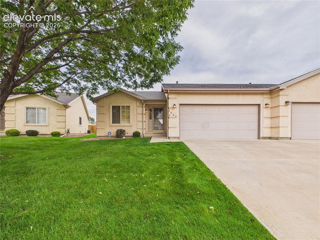 2025 Kingsroyal Boulevard F, Pueblo, CO 81005 — photo 2